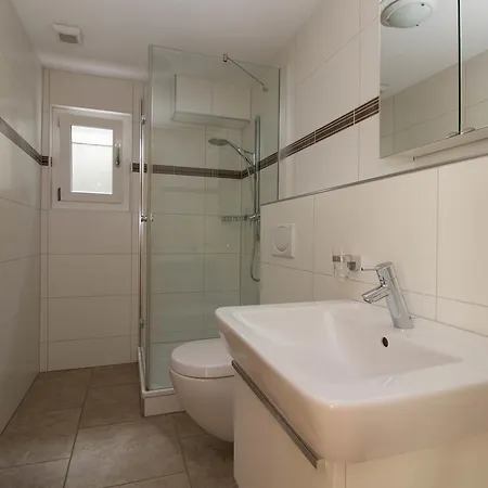 Canadian Corner * 翁根