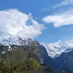 شقة Canadian Corner